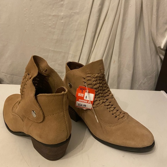 Plume tan suede ankle boots with block heels snap sides size 6 NWT - Picture 4 of 8